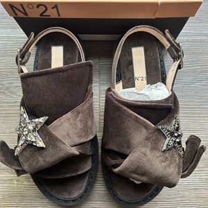 No. 21 Brown Sandals with Star Embellishment